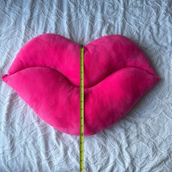 Amazon Pink Lips Shaped Pillow Stitch Down Middle - Picture 4 of 6